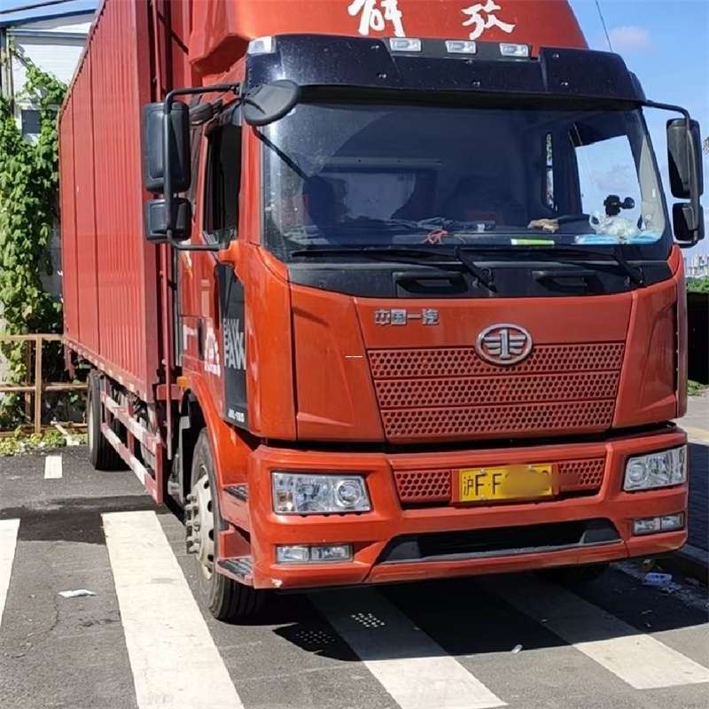 盘龙区罗平县进仓物流：专线直达的多元货运之旅